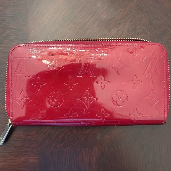 Red Vernis Zip Louis Vuitton Wallet - Picture 2 of 5